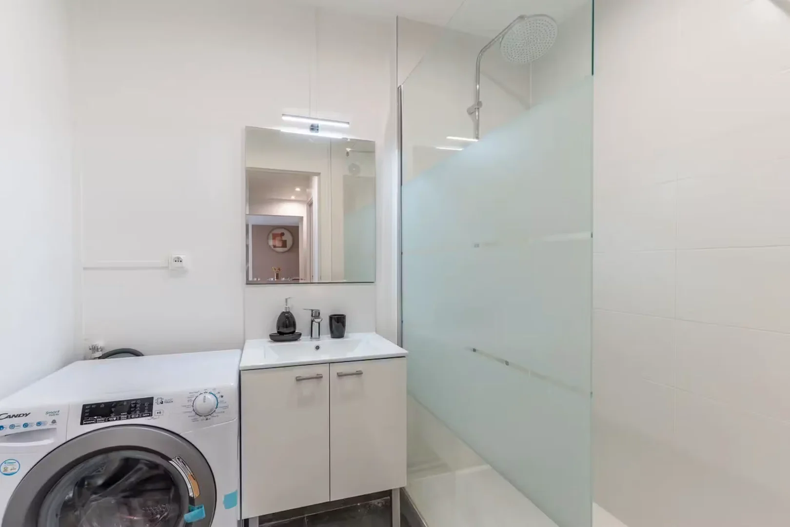 Economical student room with convenient location in
