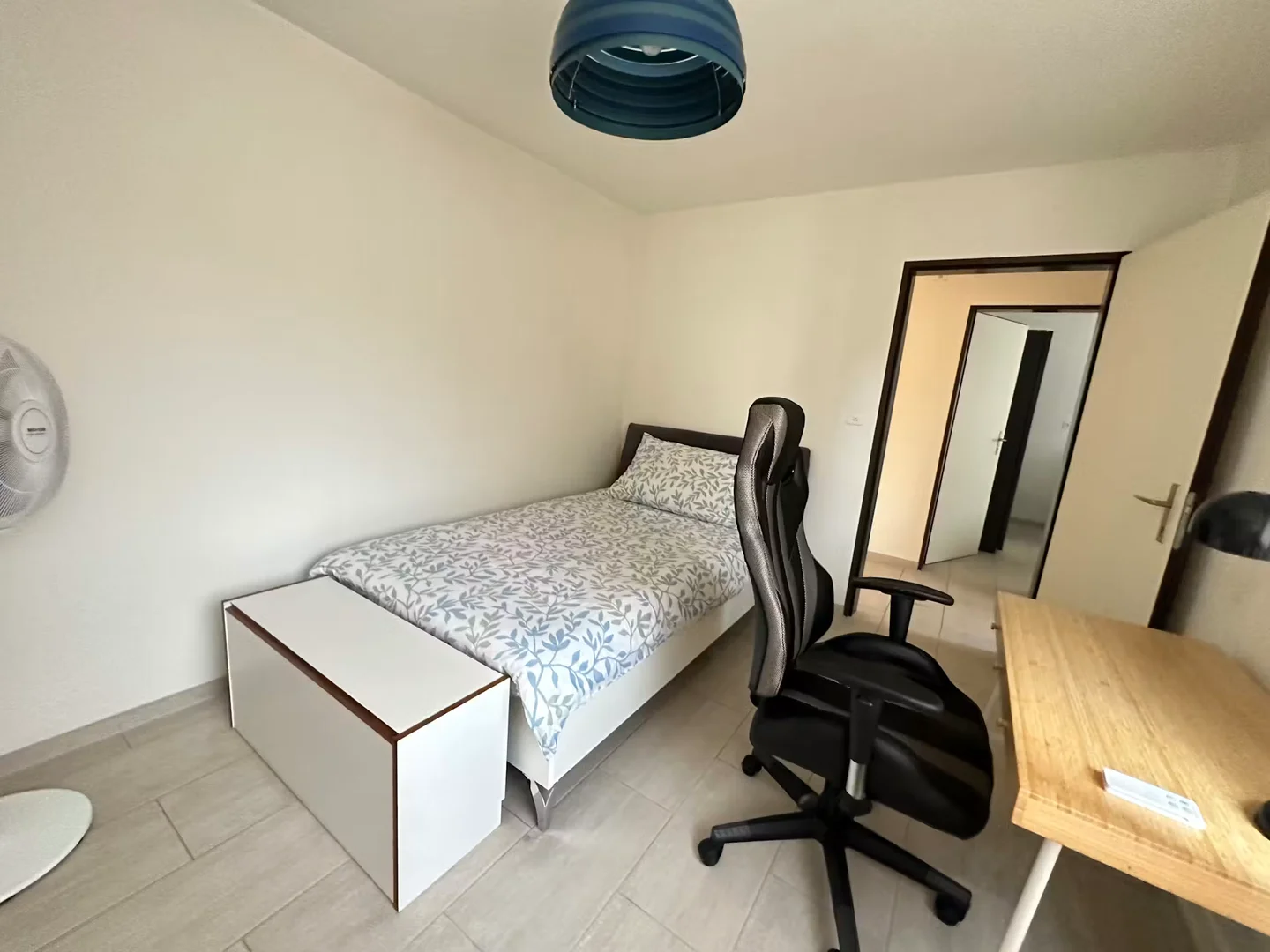 Quarto de estudante funcional perfeito para estudar em