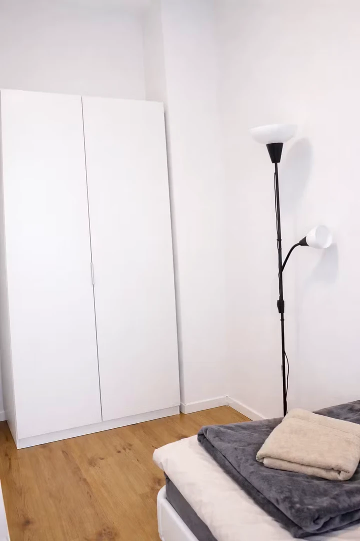 Comfortable and spacious student room in 