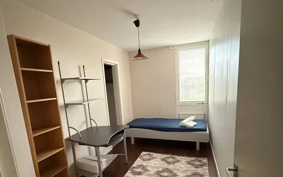 Habitación privada muy luminosa en {area}