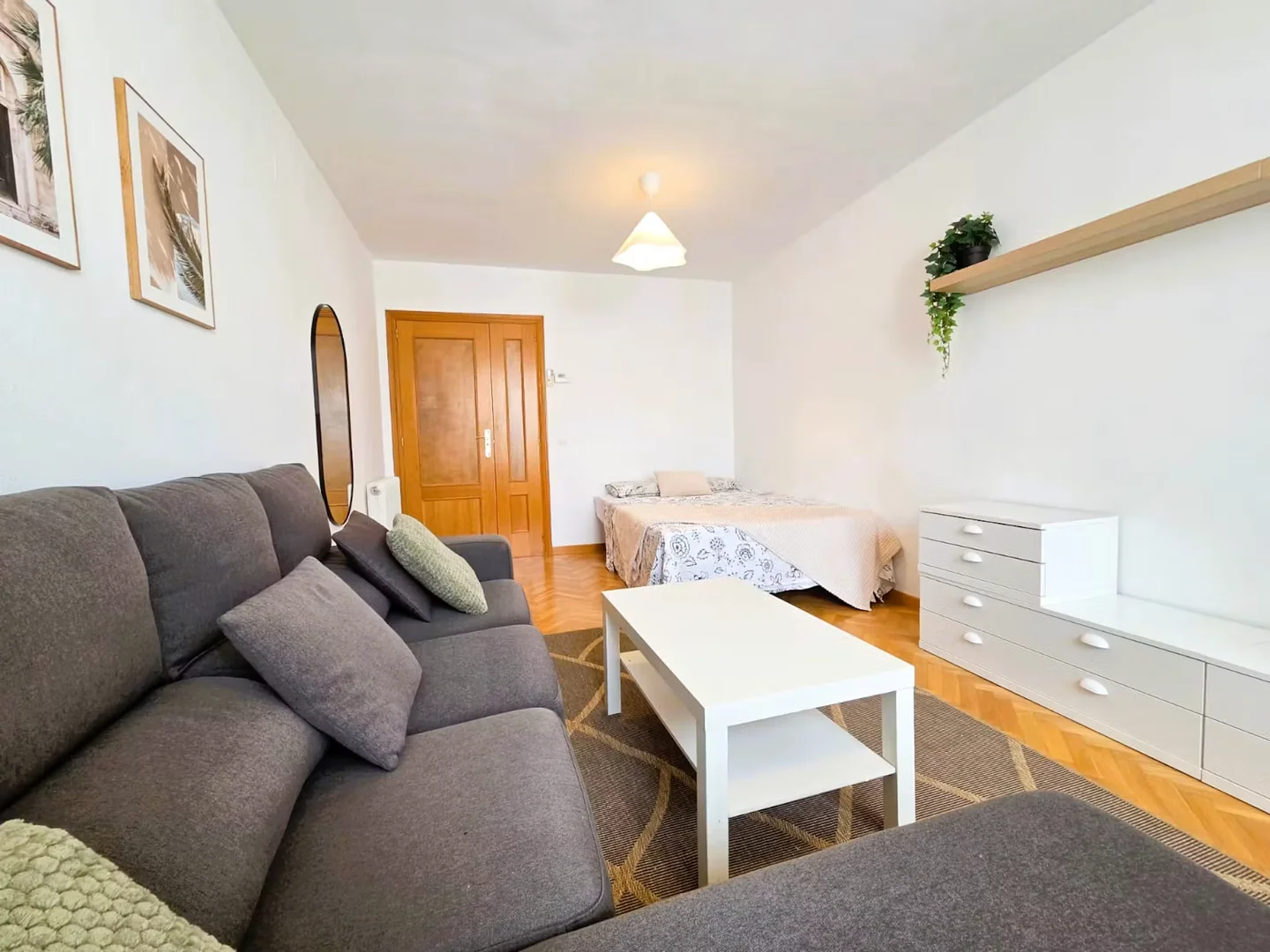 Quarto para alugar em apartamento de estudantes em , totalmente mobilado