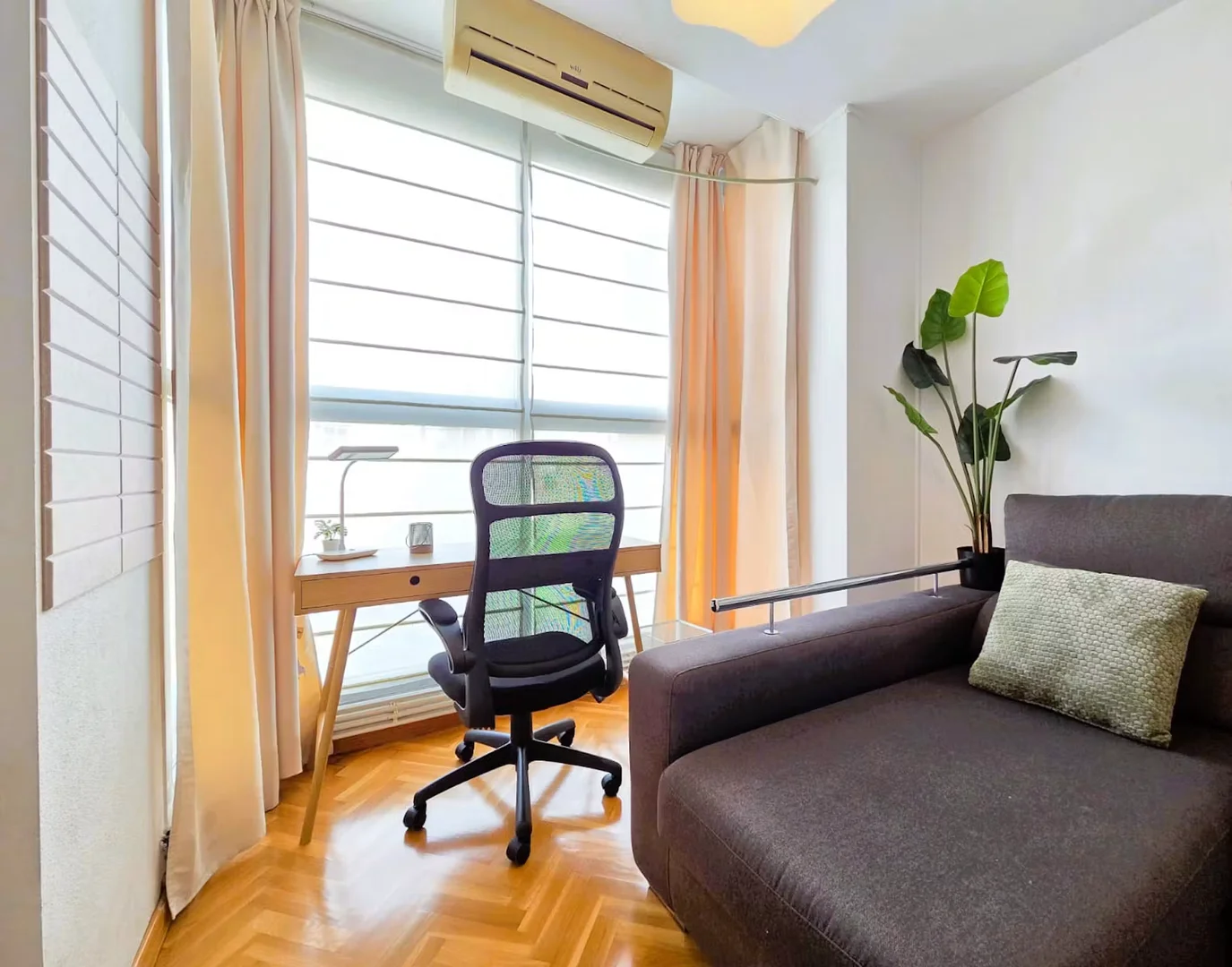 Quarto acolhedor para estudantes disponível em