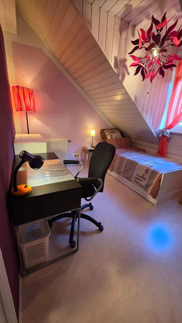 Habitación estudiantil amplia y cómoda en 