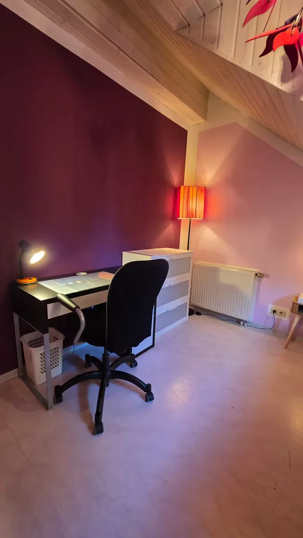 Habitación estudiantil económica con ubicación conveniente en 