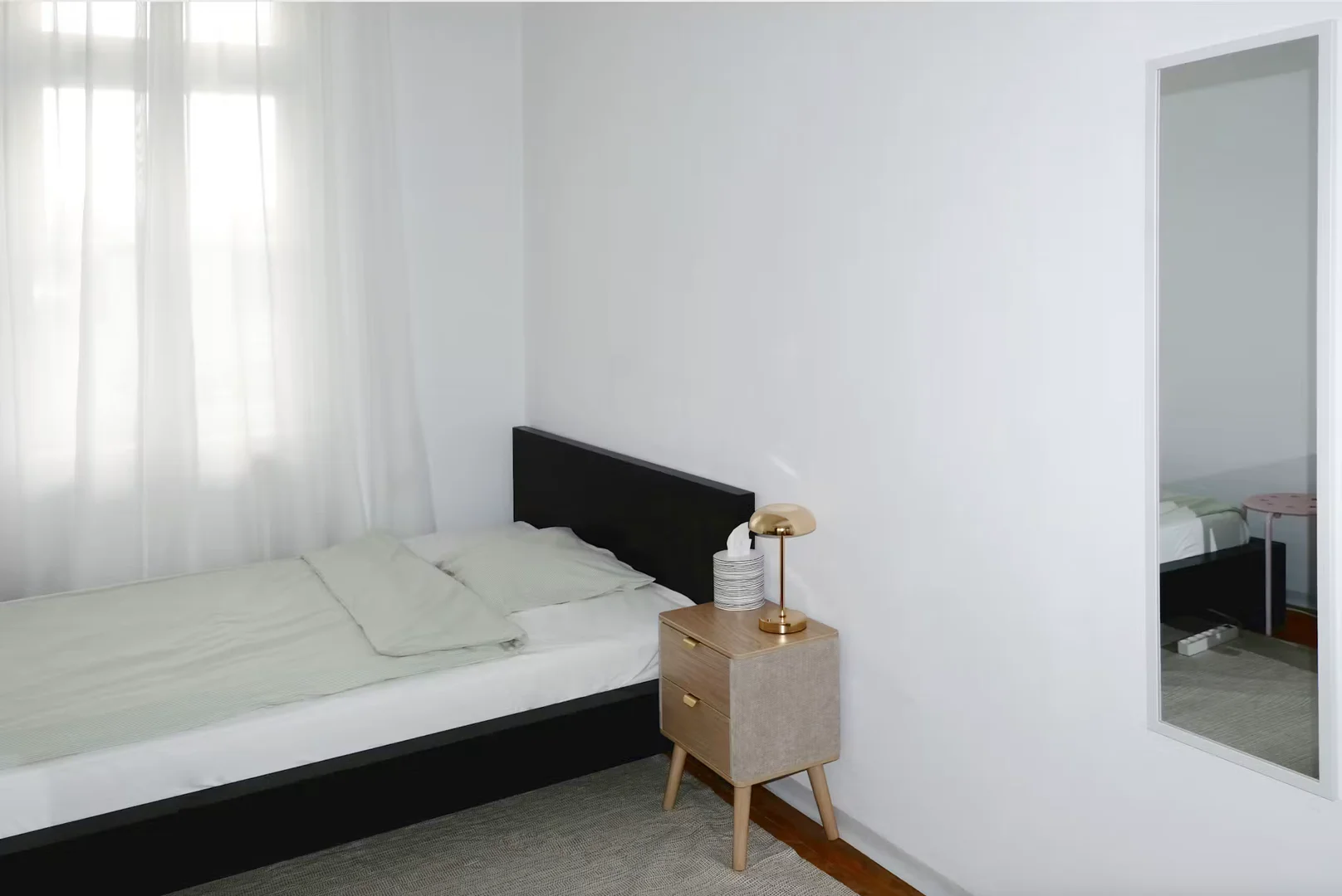 Affordable room for students with ample lighting in 