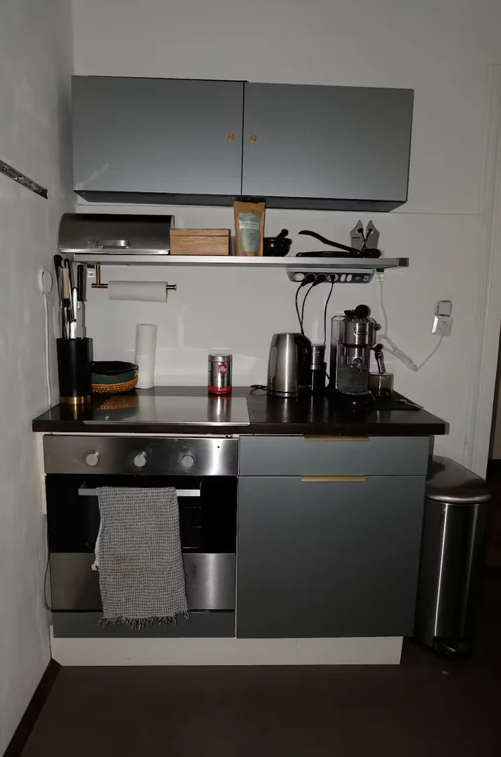 Economical student room with convenient location in 