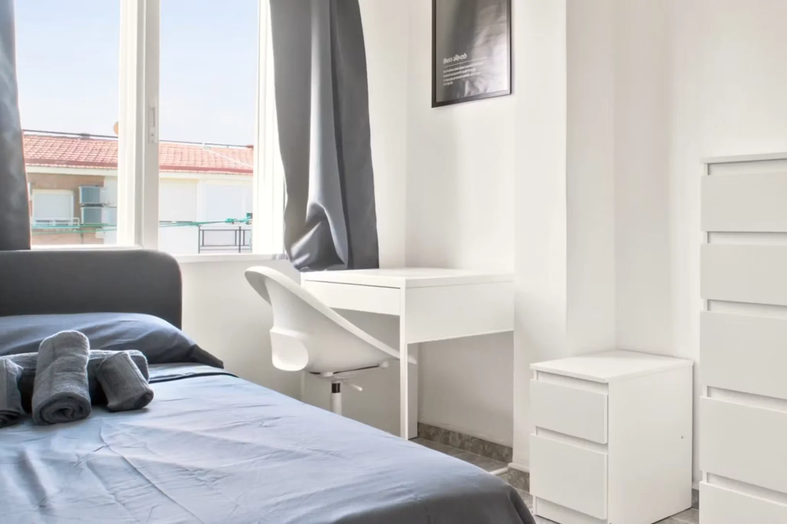 Funktionelles Studentenzimmer perfekt zum Studieren in 