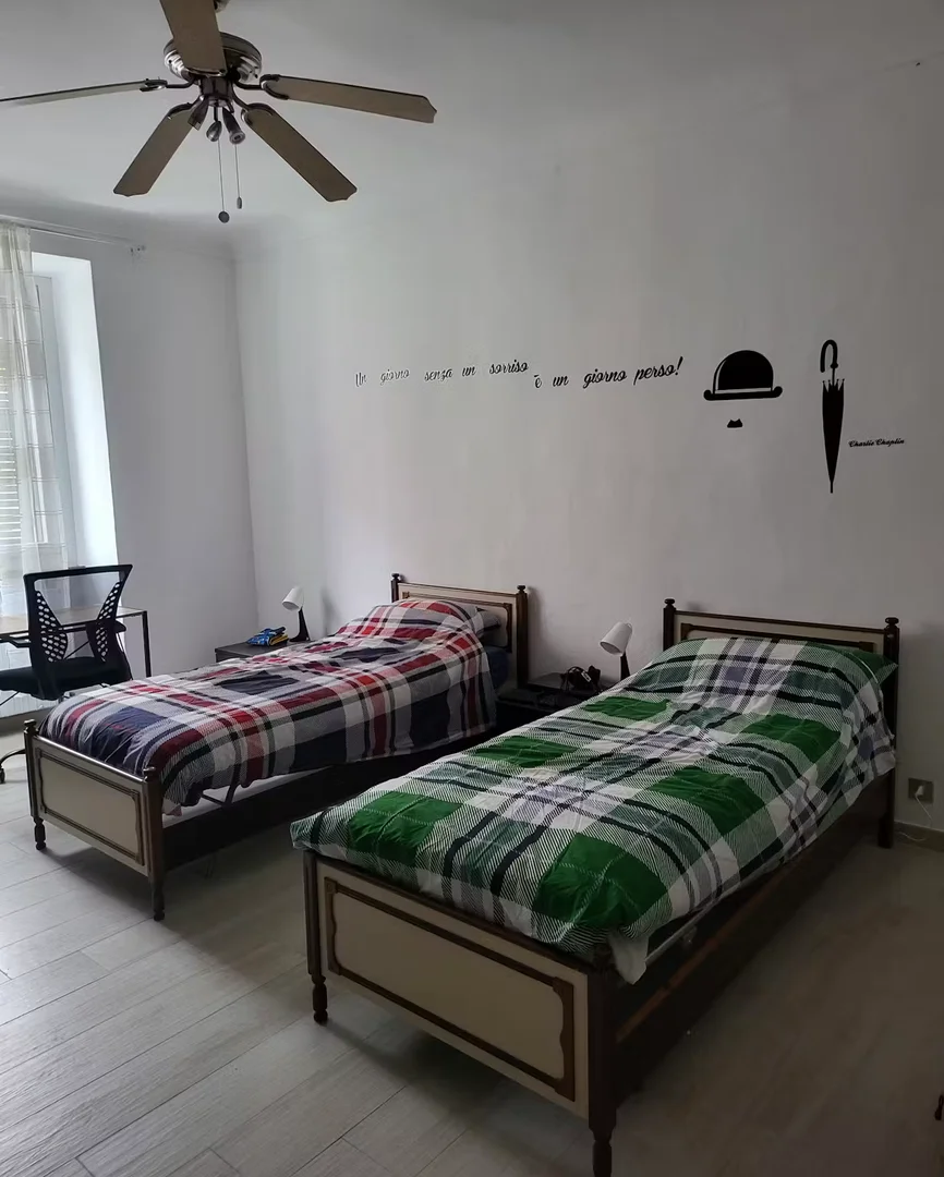 'de öğrenci dairesinde, tamamen mobilyalı kiralık oda