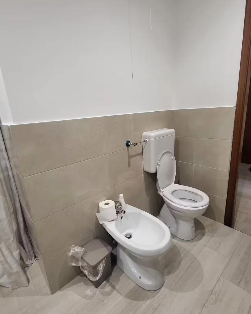 'de öğrenci dairesinde, tamamen mobilyalı kiralık oda