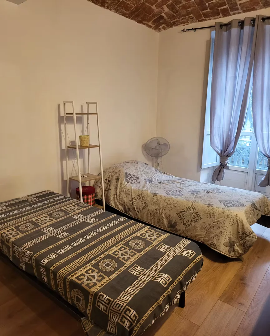 'da ders çalışmak için mükemmel olan fonksiyonel öğrenci odası