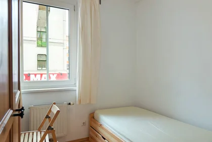 Private room at Reinprechtsdorfer Straße, Margareten, image 5 of 10