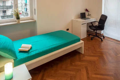 {area} de ortak bir dairede kiralık oda