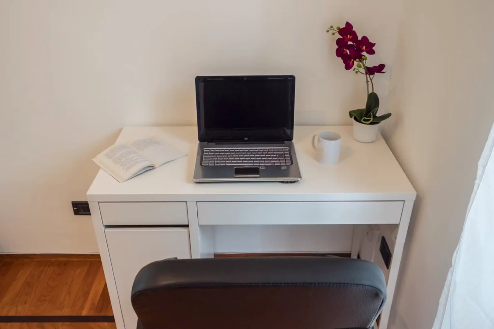 'de öğrenci dairesinde, tamamen mobilyalı kiralık oda