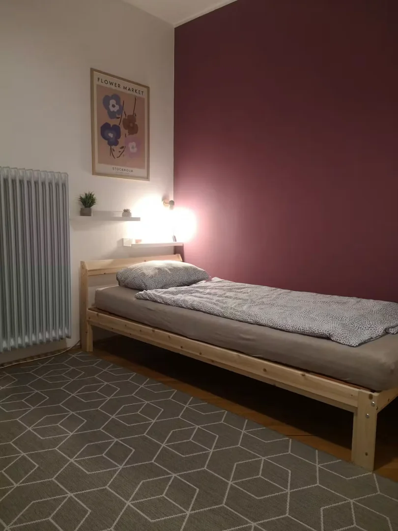 Chambre d'étudiant à avec espace d'étude et installations communes