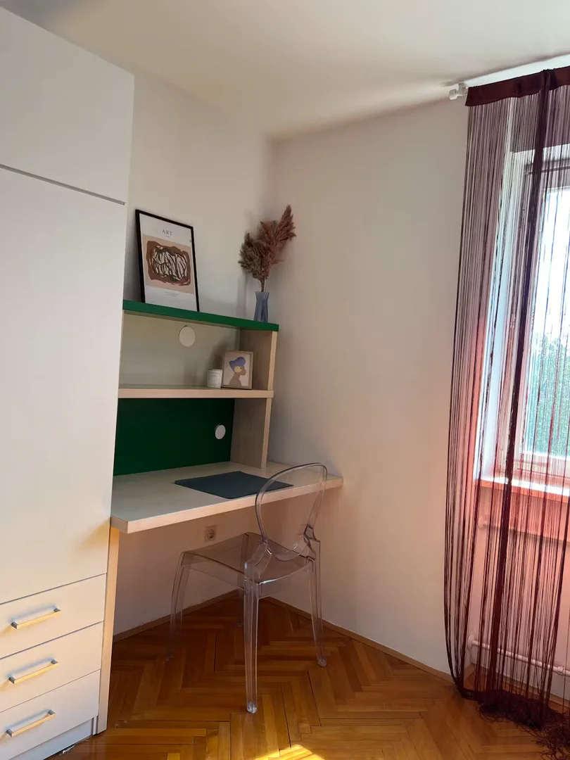 Habitación estudiantil económica con ubicación conveniente en 