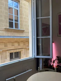 Alojamiento entero en Rue de la Verrerie, Vieille Ville, imagen 2 de 10