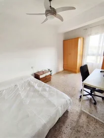 Quarto privado em Carrer Clara Campoamor, Camí dels Magros, imagem 5 de 10