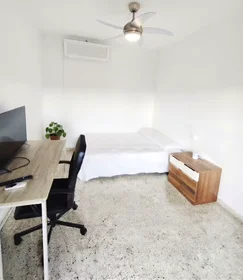 Quarto privado em Carrer Clara Campoamor, Camí dels Magros, imagem 6 de 10