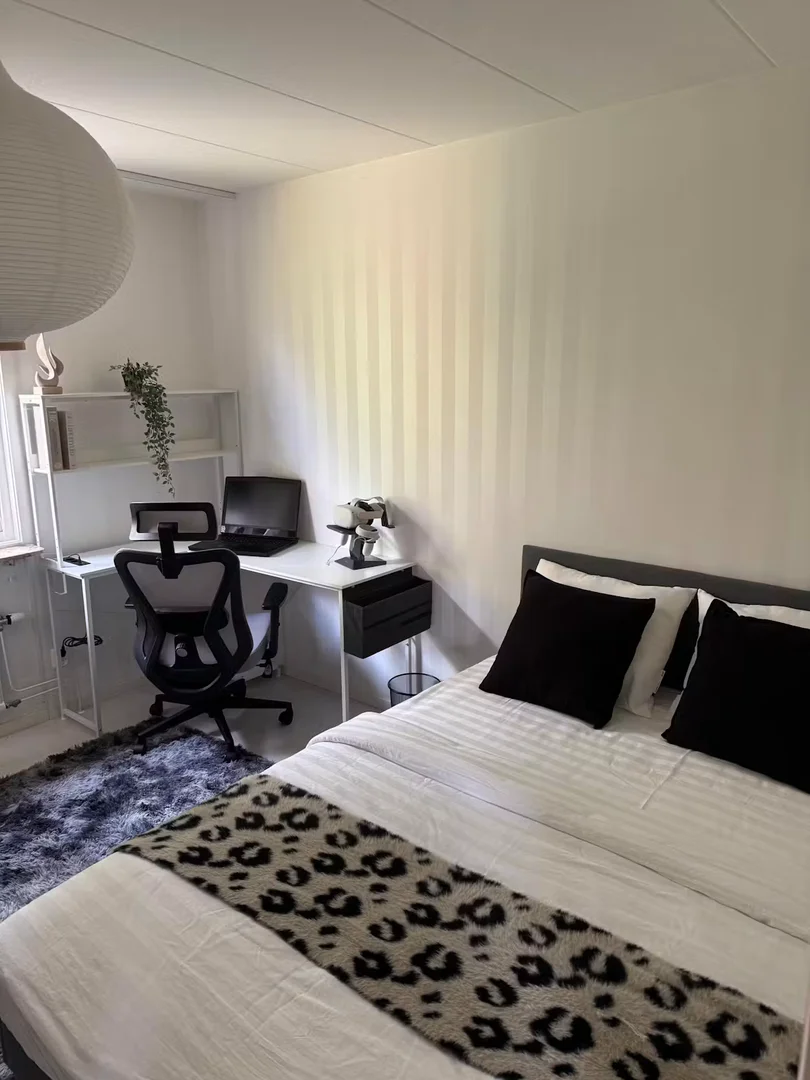 Quarto de estudante económico perto do campus em 