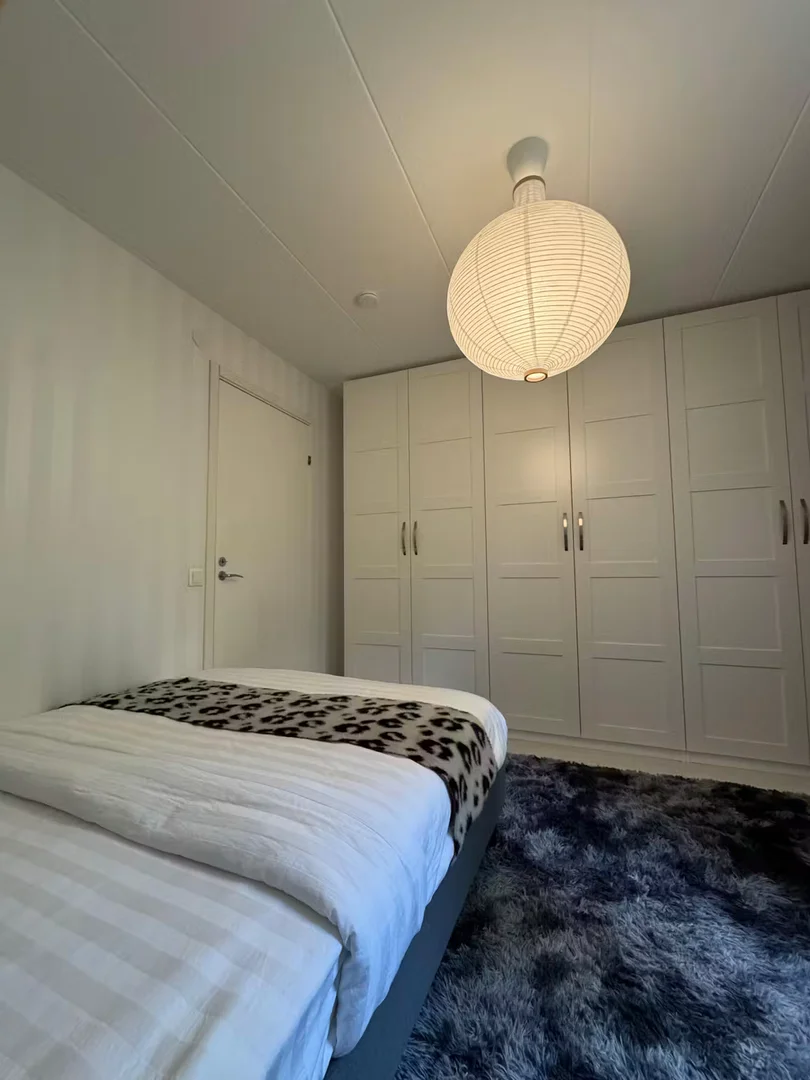 Quarto de estudante económico perto do campus em 