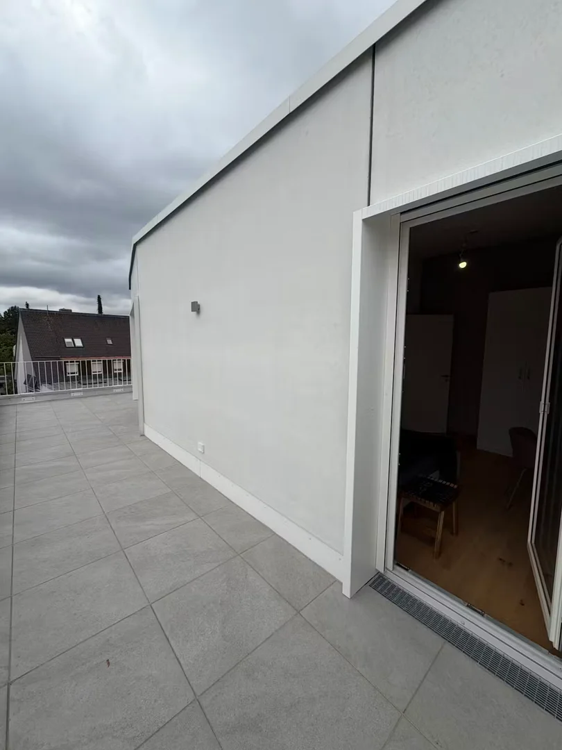 Bright and airy student room with easy university access in 