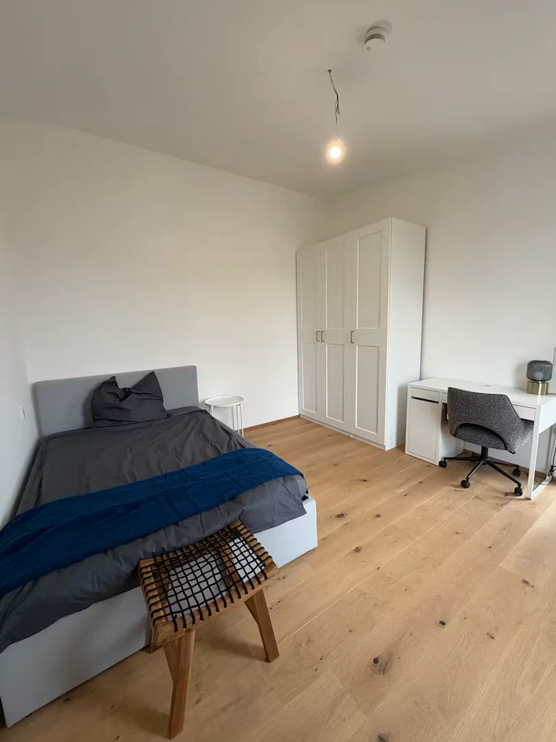 Functional student room perfect for studying in 