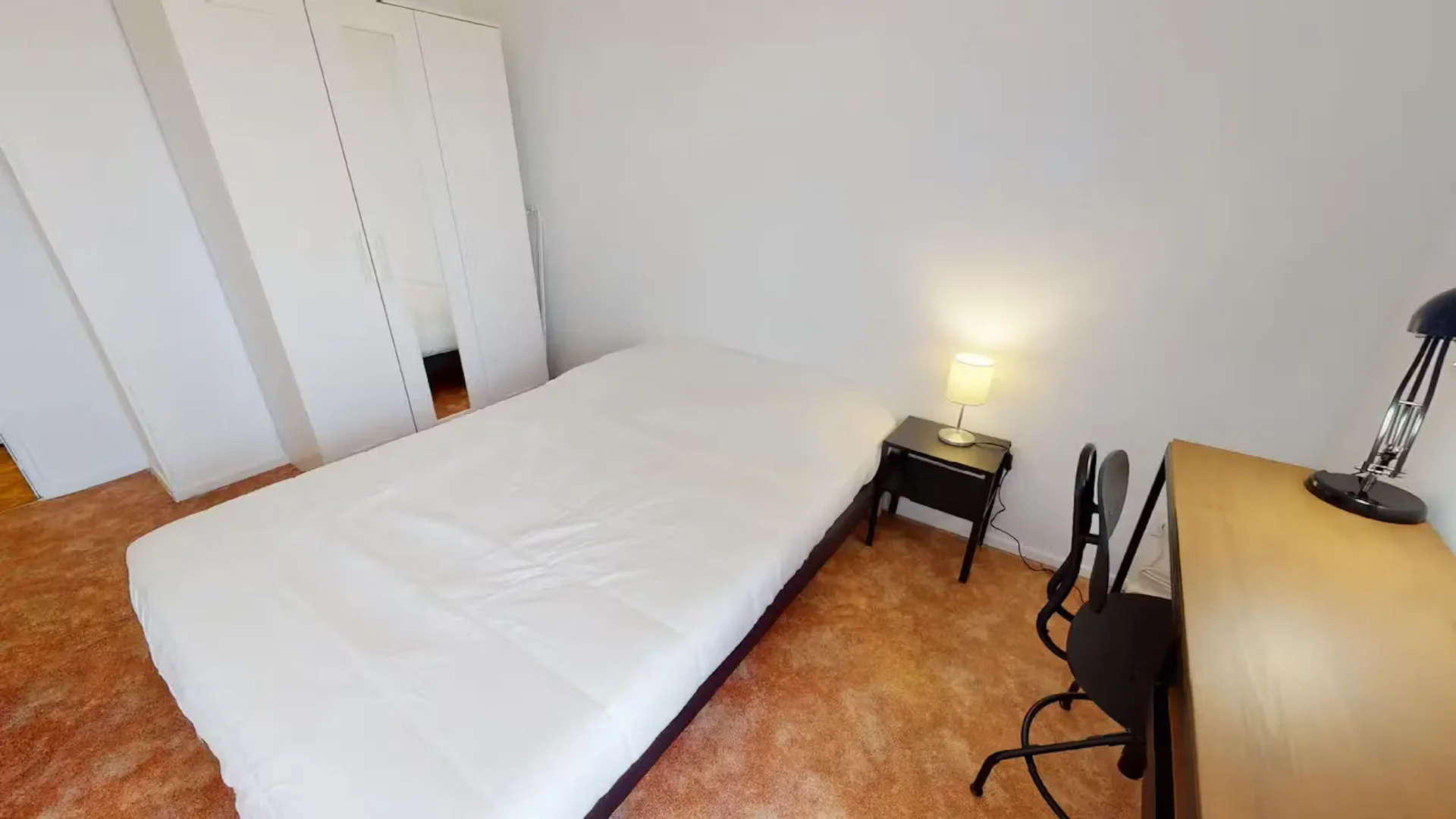 Comfortable and spacious student room in 