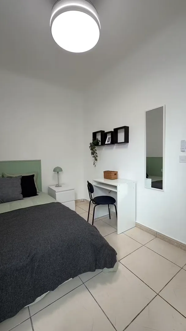 Habitación en apartamento estudiantil en alquiler en , completamente amueblado