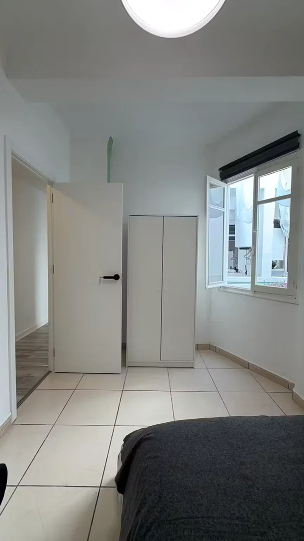 Habitación estudiantil económica cerca del campus en 