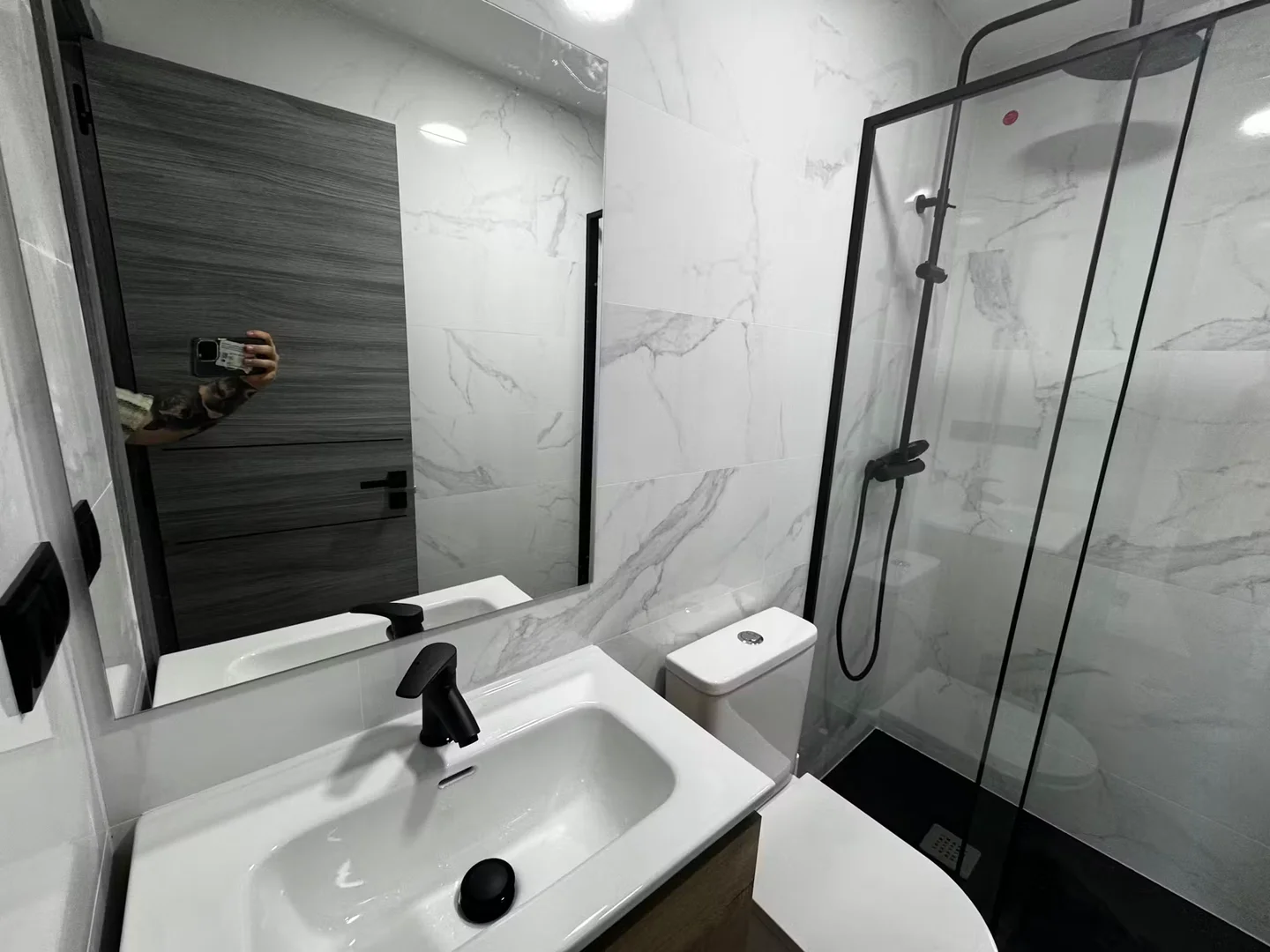 Room for rent in student apartment in , fully furnished