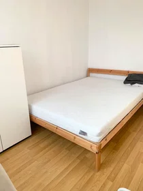 {area} de çift kişilik yataklı kiralık oda