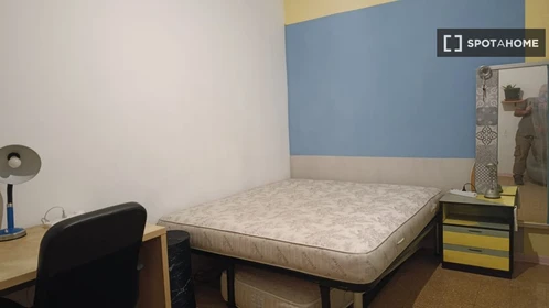 Privatzimmer in der Via Filippo Beroaldo, bild 2 von 17