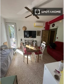 Privatzimmer in der Via Filippo Beroaldo, bild 11 von 17