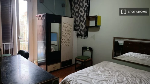 Privatzimmer in der Via Filippo Beroaldo, bild 16 von 17
