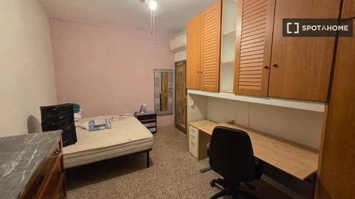 Privatzimmer in der Via Filippo Beroaldo, bild 17 von 17