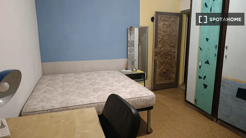 Privatzimmer in der Via Filippo Beroaldo, bild 3 von 17