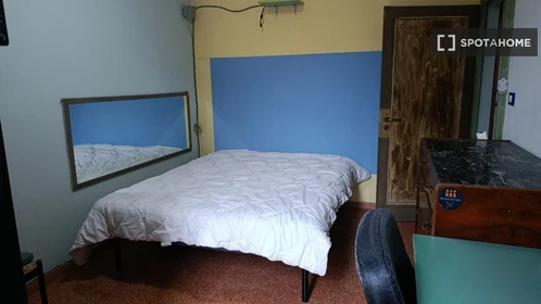 Privatzimmer in der Via Filippo Beroaldo, bild 4 von 17