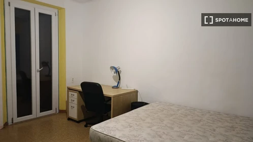 Privatzimmer in der Via Filippo Beroaldo, bild 6 von 17