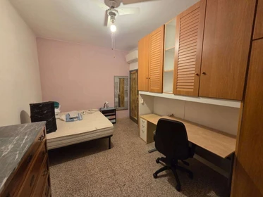 Privatzimmer in der Via Filippo Beroaldo, bild 1 von 10