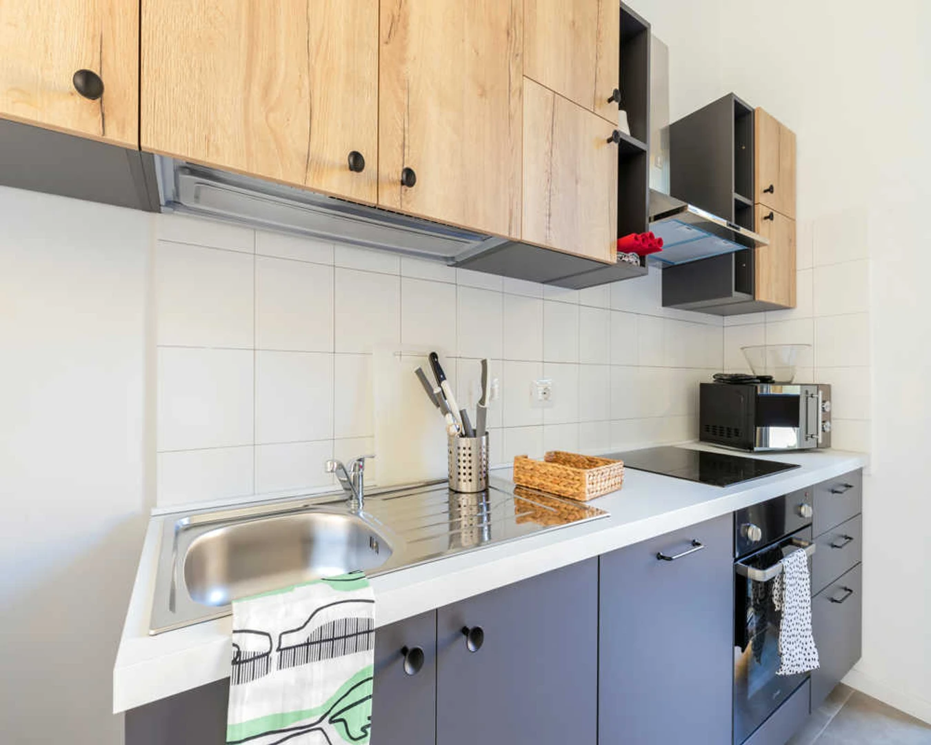 Bright and airy student room with easy university access in 