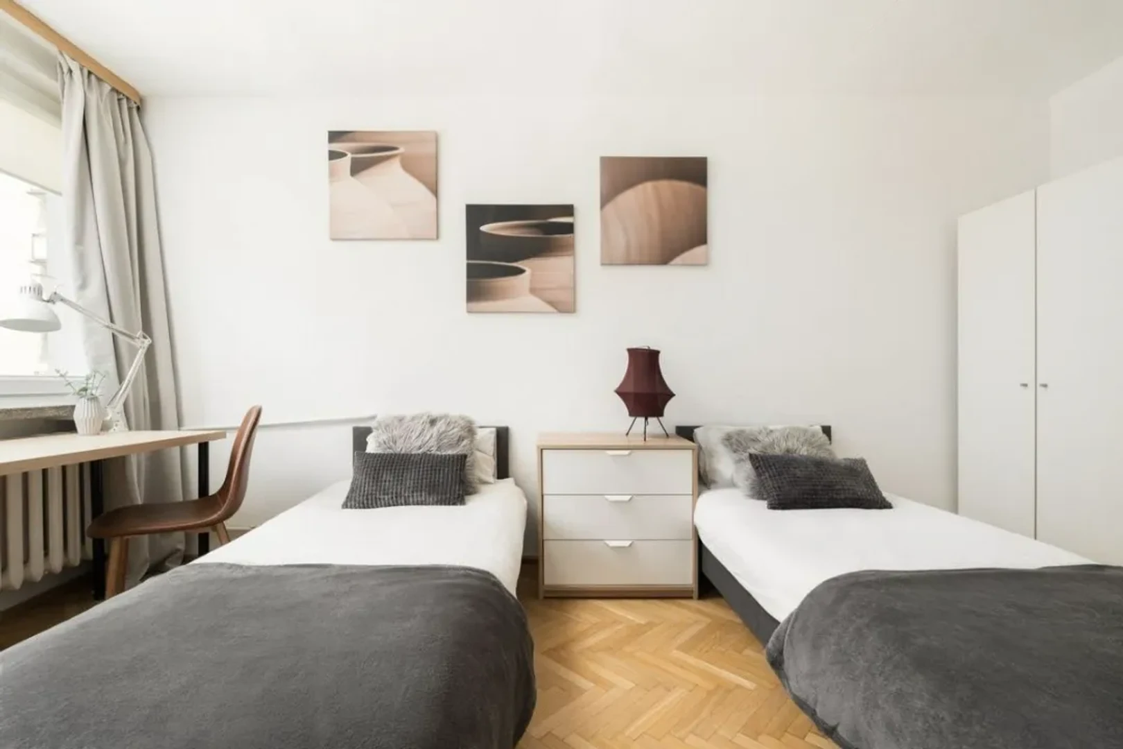 Habitación para estudiantes en  con área de estudio y facilidades compartidas