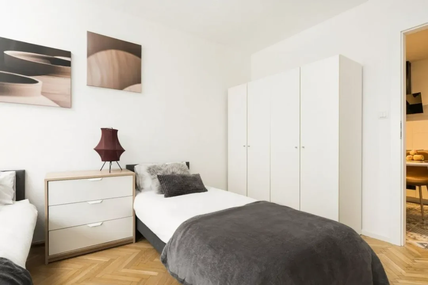 Habitación estudiantil económica cerca del campus en 