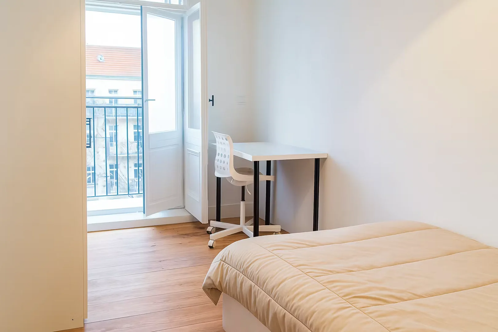Funktionelles Studentenzimmer perfekt zum Studieren in 