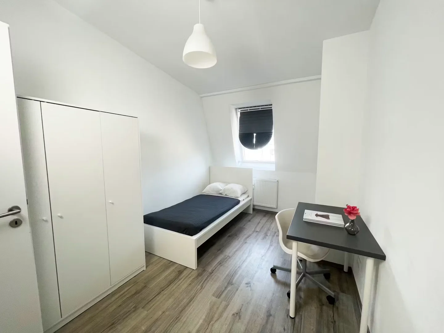 Chambre conviviale pour les étudiants dans  avec des équipements modernes