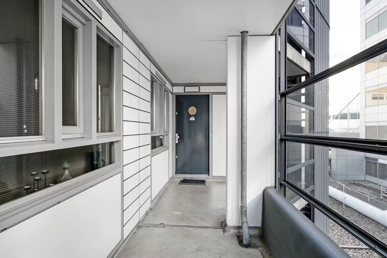 Habitación estudiantil luminosa y aireada con fácil acceso a la universidad en 