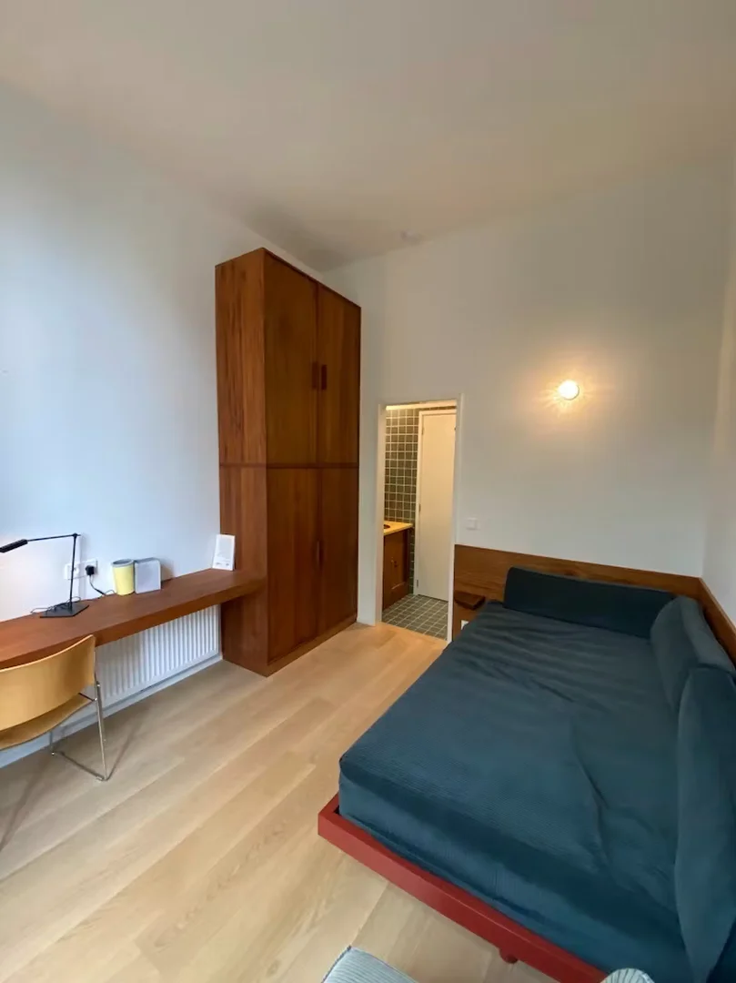 Quarto de estudante económico com localização conveniente em 