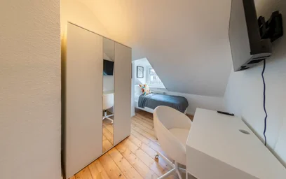 Habitación privada muy luminosa en {area}
