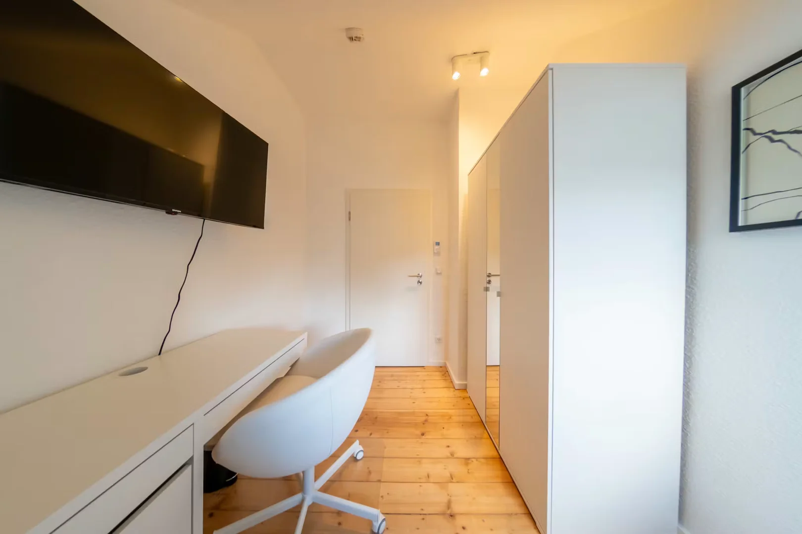 Habitación asequible para estudiantes con buena iluminación en