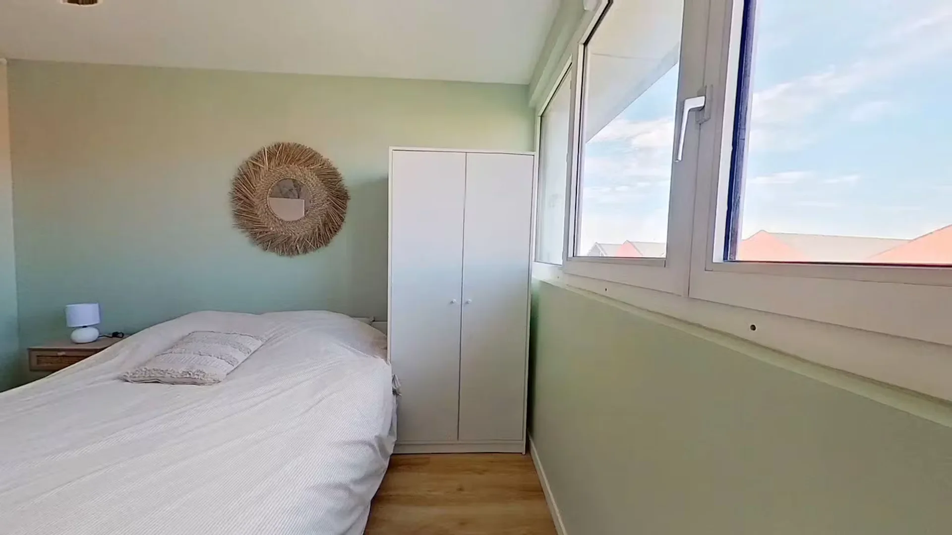 Economical student room with convenient location in