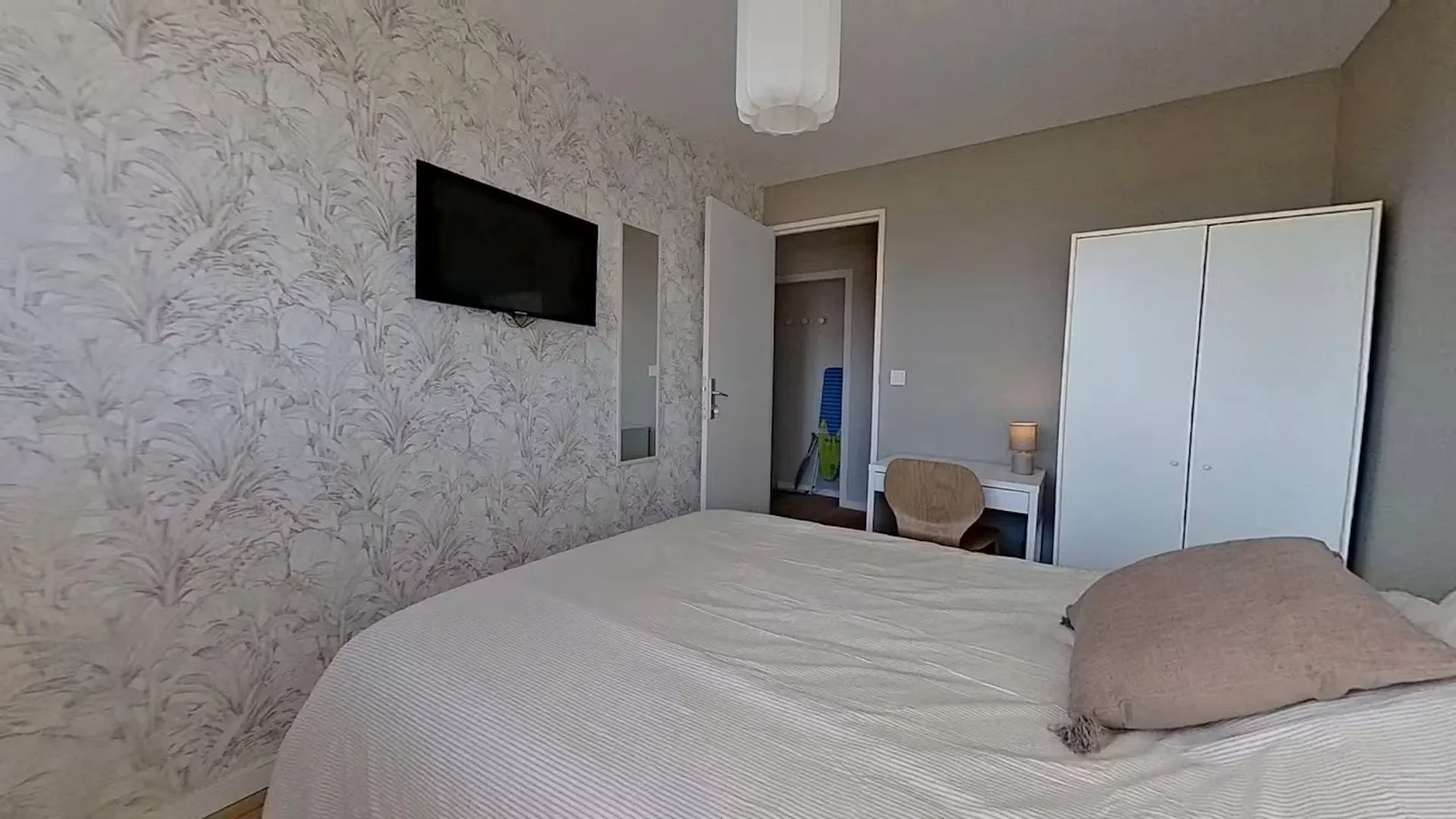 Room for rent in student apartment in , fully furnished